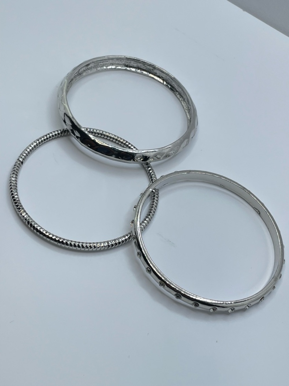 Silver Tone Bangle Bracelet Set Rhinestone Textured Stackable Modern Chic - Picture 5 of 7